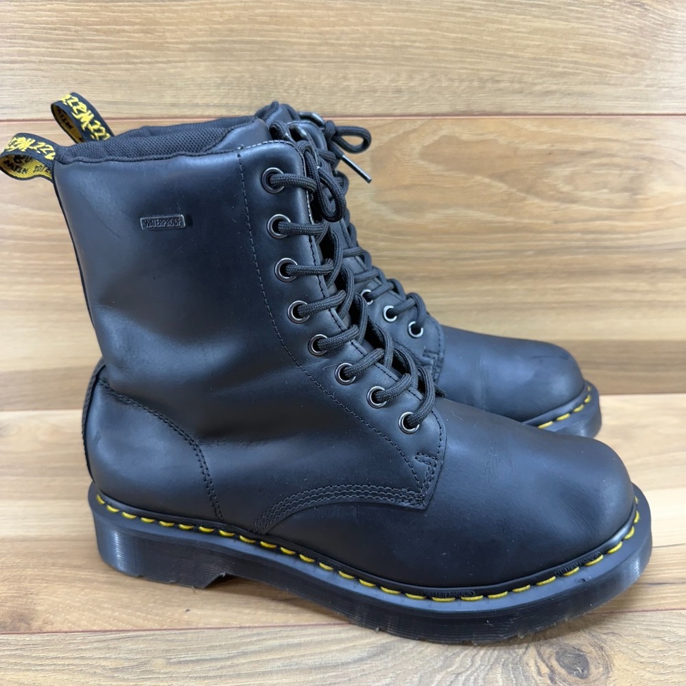 Dr Martens Waterproof Combat Boots Womens 9 Black Leather Lace up 1460‎